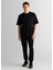 Siyah Logolu Bisiklet Yaka Relaxed Fit Kısa Kollu Erkek T-Shirt 3