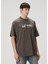 Kahverengi Figür Baskılı Logo Detaylı T-Shirt 3