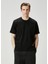 Siyah Nakış Detaylı T-Shirt 1