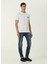 Beyaz Logo Detaylı T-Shirt 2