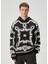 Siyah Beyaz Kapüşonlu Sweatshirt 1