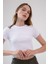 Kadın Beyaz Fırfır Detaylı Fit Kesim Kısa Kollu Crop Tişört 3