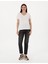 Beyaz Regular Fit V Yaka Basic Tişört 4