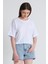 Beyaz Cep Detaylı Bisiklet Yaka Crop Tişört 2136M 1