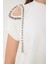 Cut Out Detaylı Boncuk Işlemeli Örme T-Shirt 4
