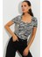 Kadın Beyaz-Siyah Kare Yaka Zebra Desenli Bluz LPP1221 1
