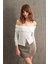 Kadın Ekru Madonna Yaka Yırtmaçlı Crop Bluz ELT4034 1