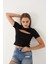 Kadın Kısa Kollu Göğüs Dekolte Detaylı Pamuklu Fitilli Bluz Crop T- Shirt 1