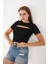 Kadın Kısa Kollu Göğüs Dekolte Detaylı Pamuklu Fitilli Bluz Crop T- Shirt 4