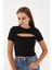 Kadın Kısa Kollu Göğüs Dekolte Detaylı Pamuklu Fitilli Bluz Crop T- Shirt 8