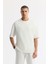 Erkek Ekru Bisiklet Yaka Oversize Aplike Baskı Detaylı 2'İplik T-Shirt A51Y1082 1