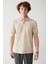 Erkek Bej Kıvrılmaz Yaka Cepli 2 Düğmeli Polo Yaka T-shirt E001031 1