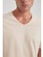 Slim Fit Dar Kesim V Yaka Pamuklu Kısa Kollu Tişört 6