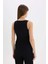 Slim Fit Dar Kesim V Yaka Önden Bağlamalı Bürümcük Kolsuz Bluz D3568AX25SP 6