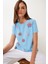Çiçek Aksesuarlı Pamuklu Esnek Örme T-Shirt 1