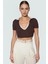 Esnek Örme Kısa Kollu Crop Bluz Polo Yaka Polyester Karışım Günlük Kullanım Için 3