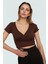 Kısa Kollu Crop Bluz V Yaka Fitted Kalıp Viskoz Kumaş Uzun Ömürlü Dayanıklı Malzeme 1