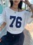 Kadın Düşük Omuz Kayık Yaka 76 Baskılı T-Shirt 2
