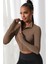 Kadın Kahverengi Uzun Kol Fermuarlı Parmak Geçme Detaylı Dik Yaka Crop Top Bluz 4