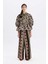 Lug Von Siga x DeFacto Wide Leg Geniş Paça Maxi Poplin Kumaş Pantolon Desenli Normal Bel C1132AX24SM 3