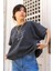 Kadın Yıkamalı Antrasit Oversize Tişört – “stay Close To People Who Feel Like Sunshine” Baskılı 3