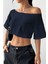 Kadın Lacivert Kayık Yaka Oversize Crop T-Shirt 1