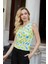 Kadın Likralı Parlak Kumaş Empirme Degaje Yaka Kolsuz Body Bluz-Fıstık Yeşil 3