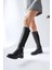 Mountaha Siyah Dalgıç Kumaş Konçlu Aksesuar Detaylı Kısa Topuklu Çizme 4