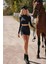 Kadın Siyah Uzun Kollu Crop Top ve Mini Etek Takım - Şık ve Modern Iki Parça Kombin 2