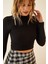 Kadın Siyah Uzun Kollu Yarım Balıkçı Yaka Kaşkorse Bel Üstü Crop Bluz SH3000 1
