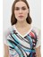 Dijital Baskılı Nakışlı V Yaka T-Shirt 3