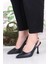 086-5047 Fls Önü Kapalı Taşlı Toka Detaylı Arkası Açık Topuklu Ayakkabı 2