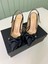 VANTÉ’nin siyah fiyonk detaylı slingback modeli, ince el işçiliğiyle tasarlandı. Her adımda sofistike bir duruş sunan bu ayakkabı, özel davetlerden günlük şıklığa kadar her ortamda size eşlik edecek. 5