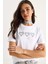 Kadın Taşlı Kalp Aksesuarlı Normal Kalıp Pamuklu T-Shirt 1