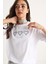 Kadın Taşlı Kalp Aksesuarlı Normal Kalıp Pamuklu T-Shirt 4