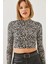 Kadın Yarım Balıkçı Yaka Leopar Desenli Bluz 1