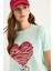 Kadın Pamuklu Kısa Kollu Bisiklet Yaka Kalp Nakışlı T-Shirt 1