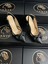 VANTÉ’nin siyah fiyonk detaylı slingback modeli, ince el işçiliğiyle tasarlandı. Her adımda sofistike bir duruş sunan bu ayakkabı, özel davetlerden günlük şıklığa kadar her ortamda size eşlik edecek. 5