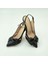 VANTÉ’nin siyah fiyonk detaylı slingback modeli, ince el işçiliğiyle tasarlandı. Her adımda sofistike bir duruş sunan bu ayakkabı, özel davetlerden günlük şıklığa kadar her ortamda size eşlik edecek. 10
