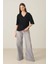 Siyah V Yaka Basic Kısa Kollu T-Shirt 1