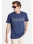 Relax Fit Rahat Kesim Pamuklu Ön Baskı ve Nakış Detaylı Bisiklet Yaka Indigo Erkek Tişört 1