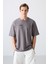 Koyu Gri Pamuklu Kalın Yumuşak Dokulu Oversize Fit Baskılı Erkek T-Shirt - 88326 1