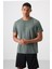 Haki Polyester Nefes Alan Dokulu İnce Esnek Standart Fit Erkek Performans T-Shirt - 88384 4