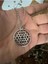 Sri Yantra Sembol Desen Kolye – Gümüş Renk Spiritüel Metal Unisex Takı 1