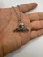 Mustafa Kemal Atatürk Imza ve Silüeti Desen Kolye – Gümüş Renk Unisex Metal Takı 1