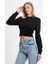 Kadın Yuvarlak Yaka Detaylı Uzun Kollu Kırpılmış Üst Siyah 3