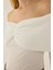 Kadın Omzu Açık Dokulu Top White 5