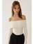 Kadın Omuz Açık Madonna Yaka Triko Üst Tozlu Beyaz 3