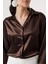 Kadın Kahverengi Hafif Dökümlü Saten Yüzeyli Gömlek HZL22W-BD139641 2