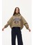 Dik Yaka Detaylı Önü Baskılı Kapüşonlu Sweatshirt Haki 4